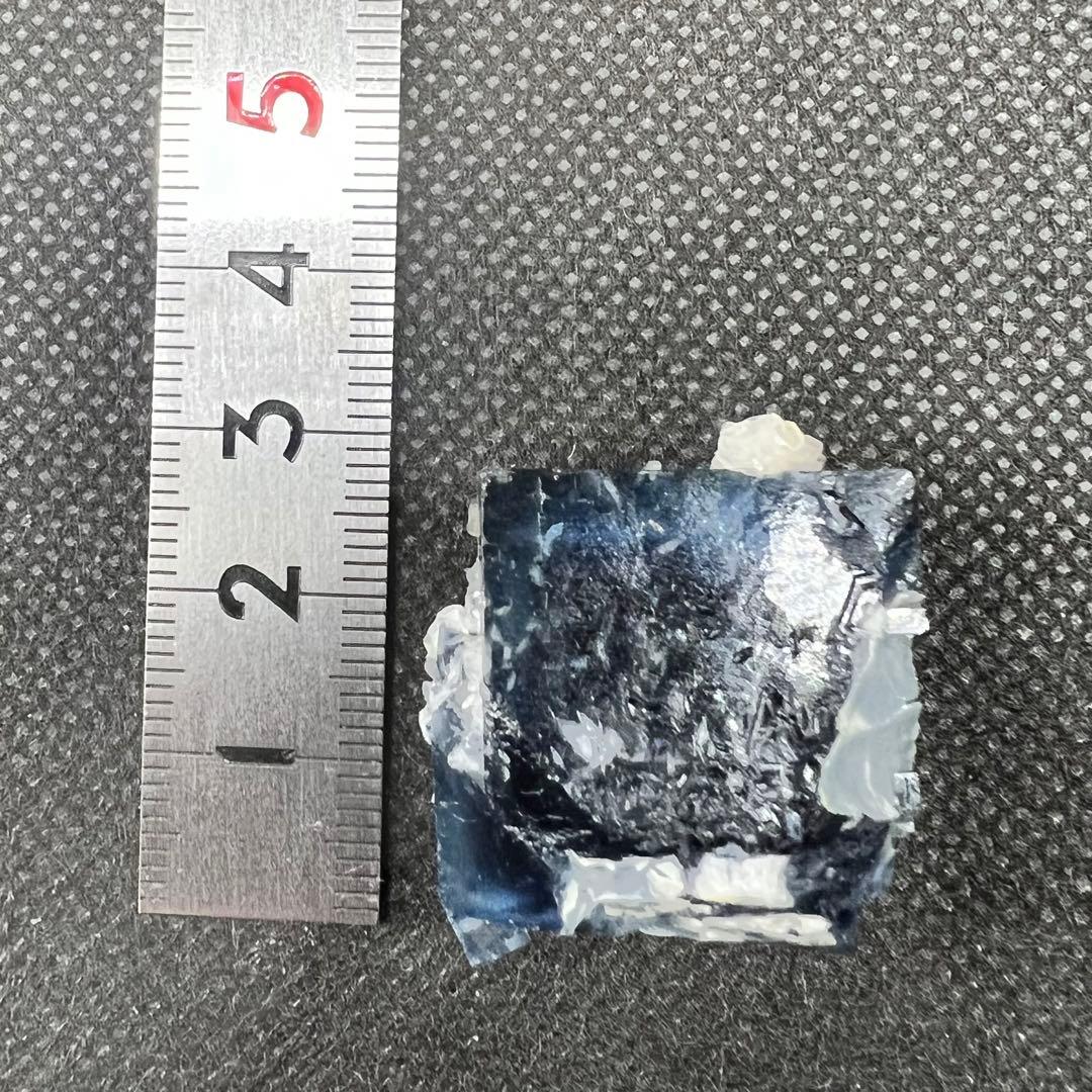 ヤオガンシャン産 「藍色」 フローライト ウィンドウ、共生鉱物あり