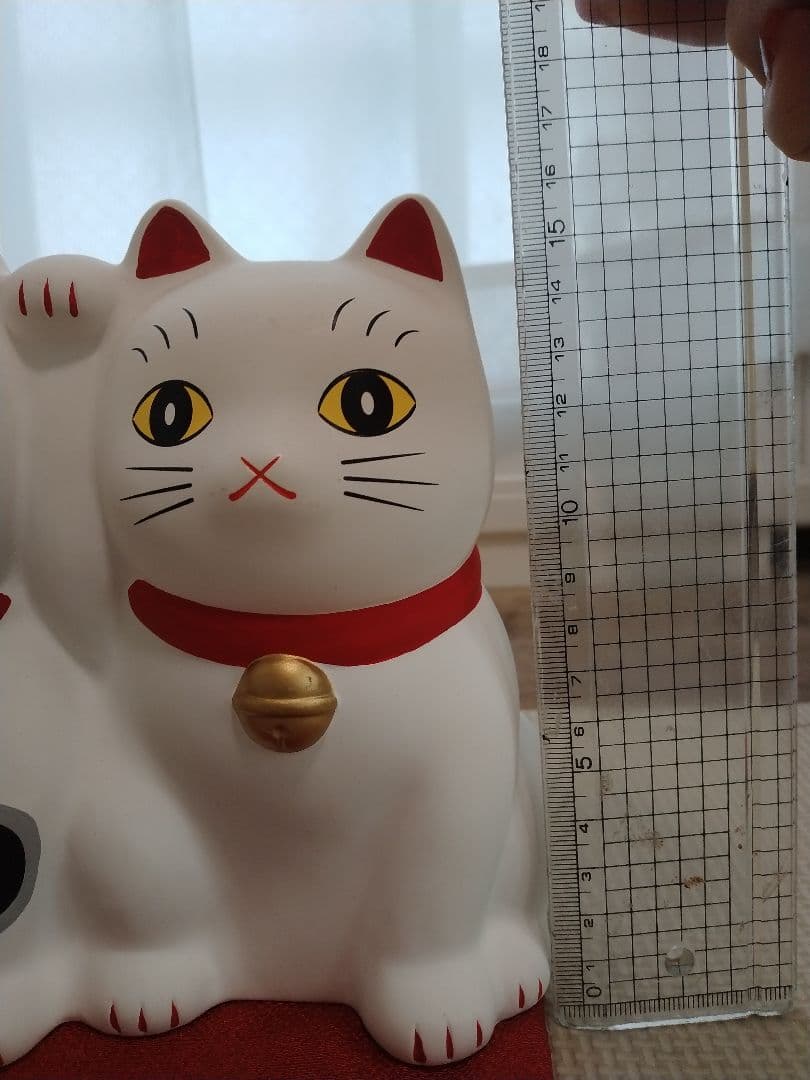 レア！今戸神社招き猫置物大サイズ座布団付きの通販はau PAY