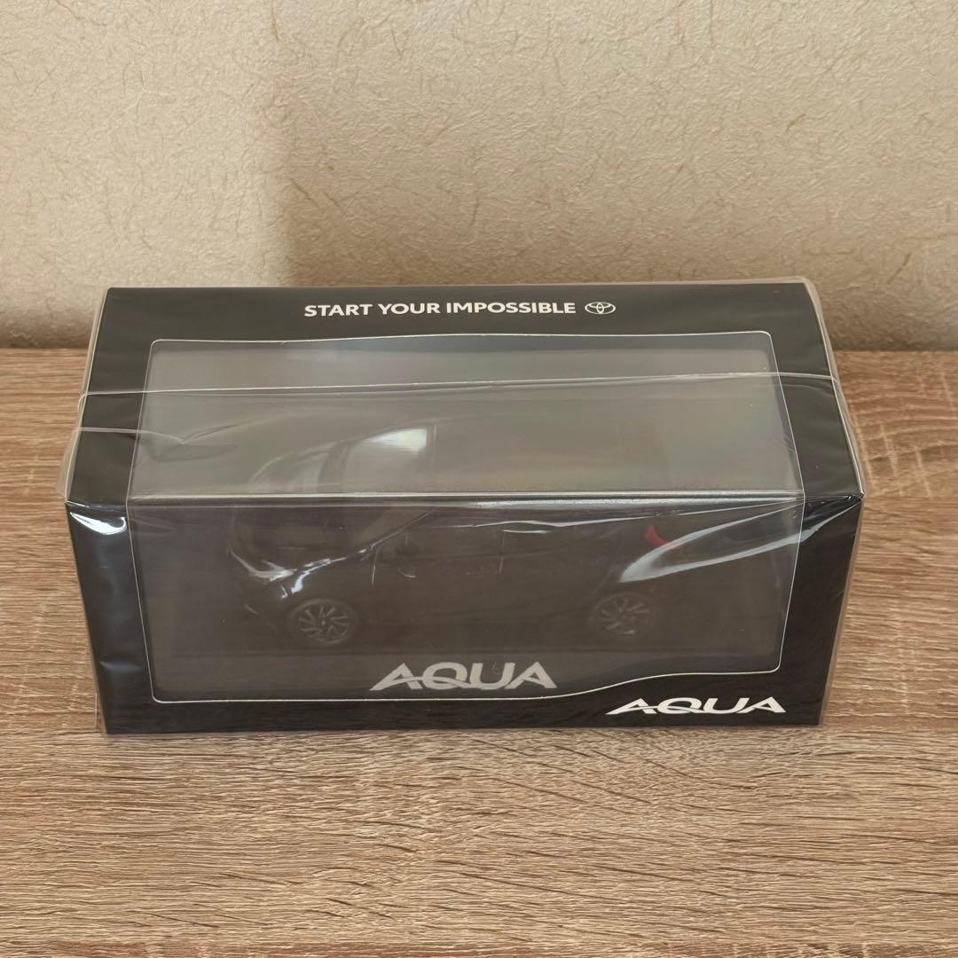 【非売品】トヨタ 新型アクア ブラックマイカ 1/30ミニカー