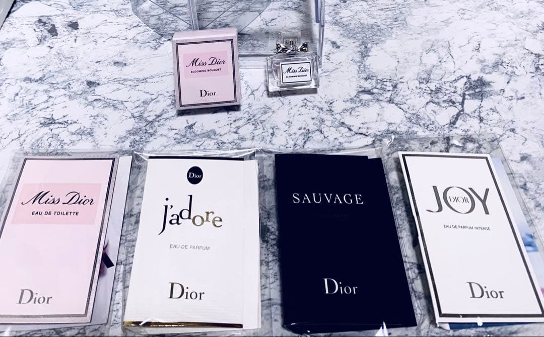 ディオールDiorピンクポーチセット！人気リップ&香水・お試し化粧品な