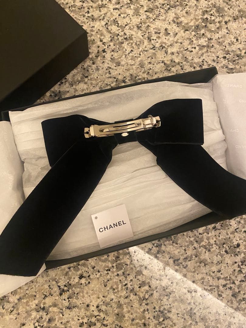 CHANEL 新作未使用　シャネルベロアリボン　バレッタ　24v 入手困難品