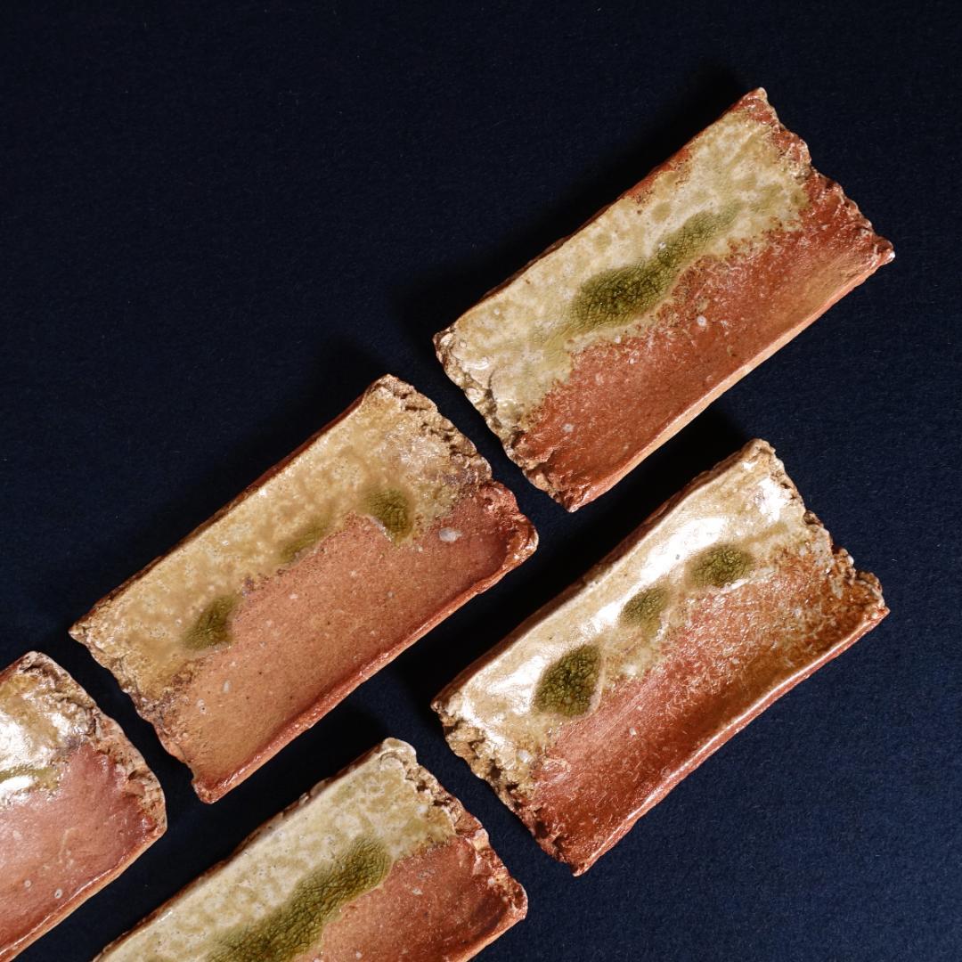 信楽焼 杉本睦子 土山窯 信楽長方銘々皿 5客 共箱｜