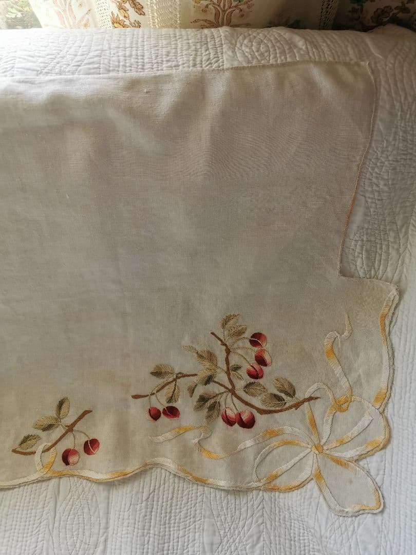 追加画像∞アンティークフランス チェリー＆リボン刺繍クロス リネン