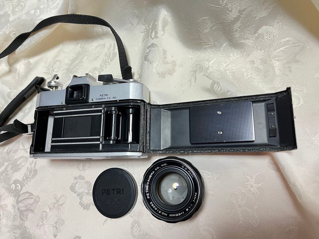 ペトリPÉTRI ボケがきれいなf1.8の明るいレンズ 希少カメラ