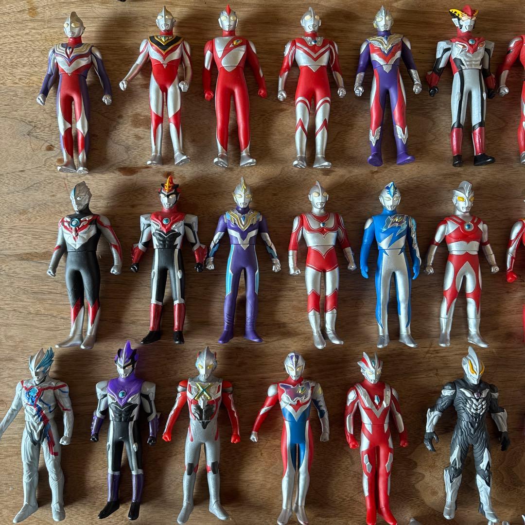 お子様に☆ ウルトラマンフィギュアセット 73体