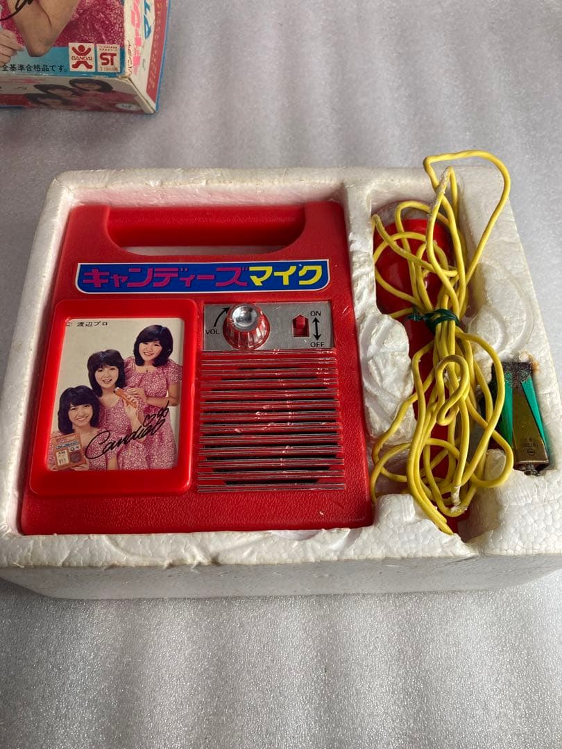 B）昭和レトロ バンダイ キャンディーズ マイク マニア コレクション
