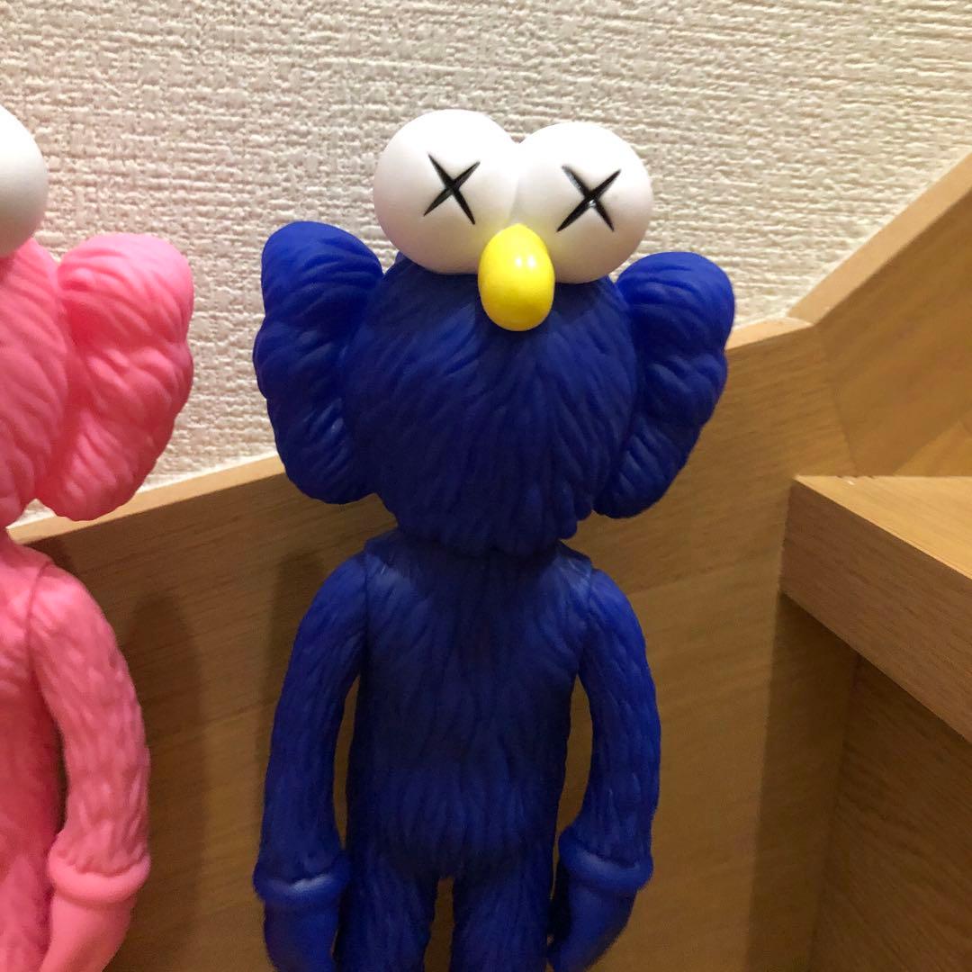 KAWS カウズ モチーフフィギュア ブラック ピンク ブルー フィギュア 3