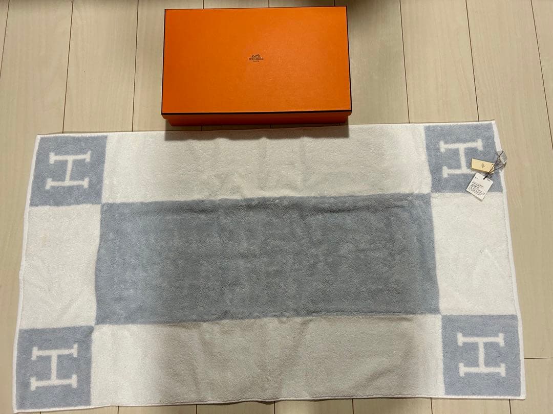 フェイスタオル 《アヴァロン》 | Hermès - エルメス-公式サイト