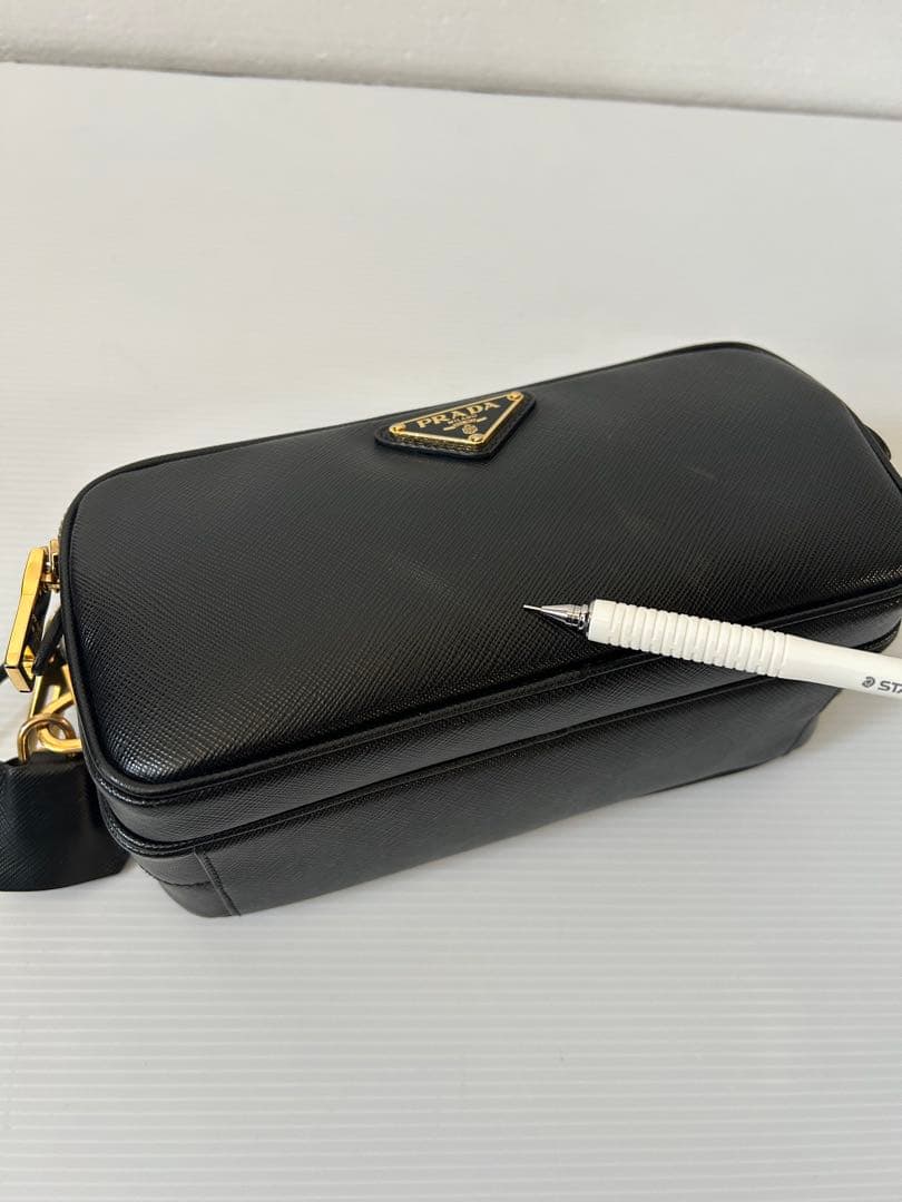 プラダ　ショルダーバッグ　ブラック　BT1010