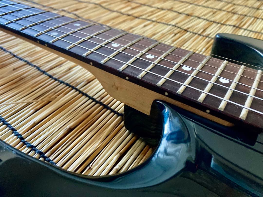 ☆新機能満載　4連スイッチがカッコいい　他に無いMavis ストラトキャスター