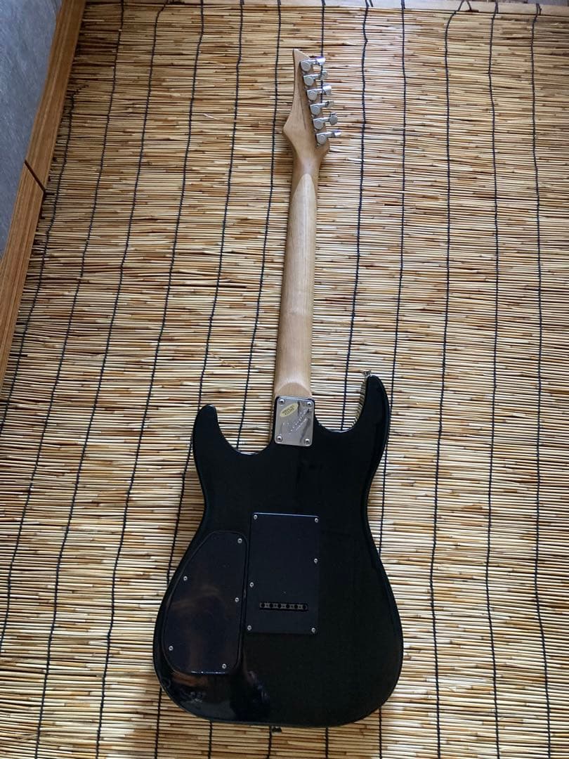 ☆新機能満載　4連スイッチがカッコいい　他に無いMavis ストラトキャスター