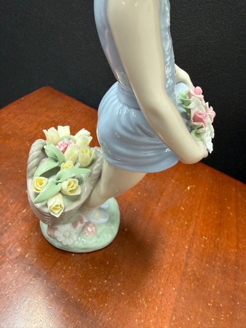 リヤドロ フィギュリン スカートに花いっぱい 展示保管品