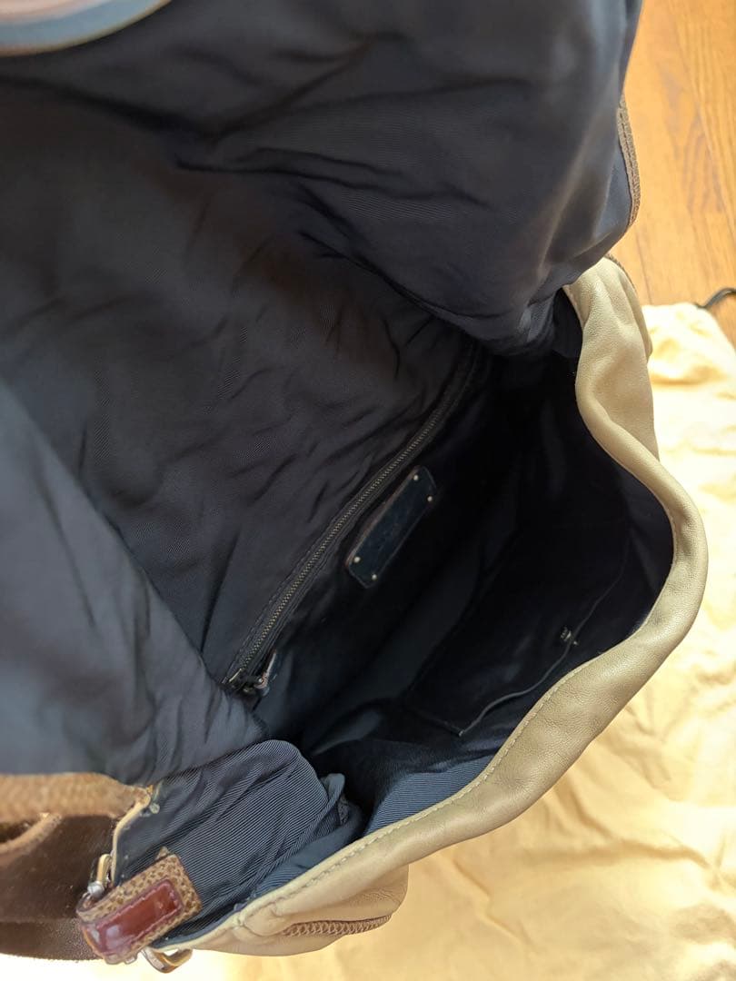 ロエ　レザー ショルダーバッグ