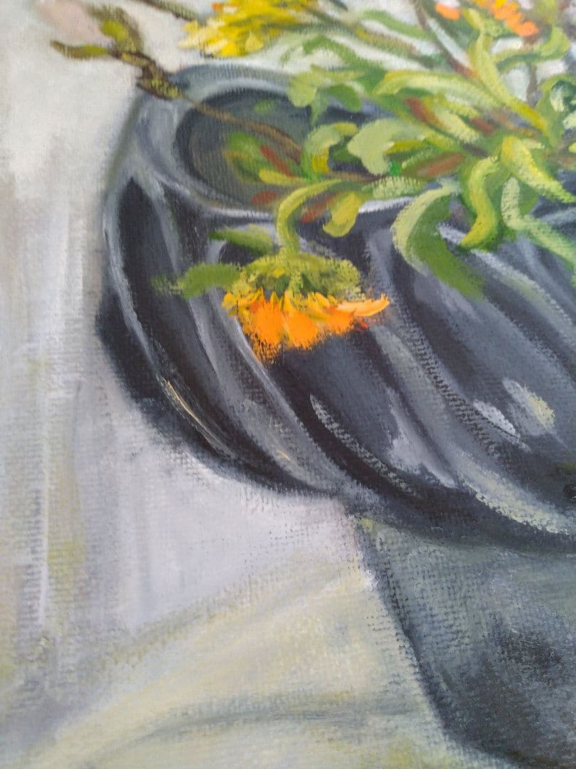 静物画 黒い花瓶 黄色の花