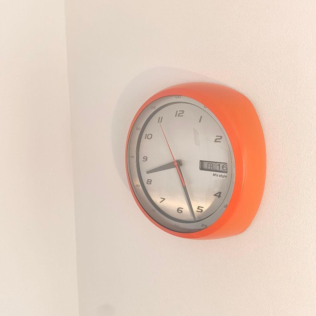 スペースエイジ　ポップ　壁掛け時計　スムーズ秒針　カレンダー　シルバー　オレンジ