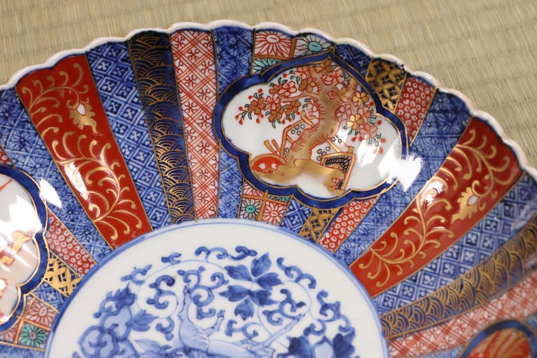 大聖寺伊万里 冨貴長春 輪花金襴手平鉢 菊形 24.7cm 皿 【MA668