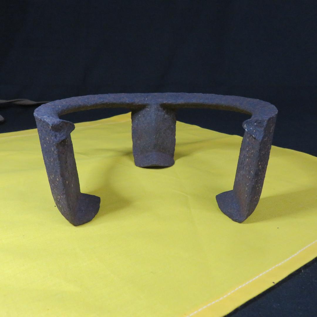 五徳 鬼爪 木箱 共箱 裏書 茶道具 囲炉裏 炉端 鉄瓶に - メルカリ