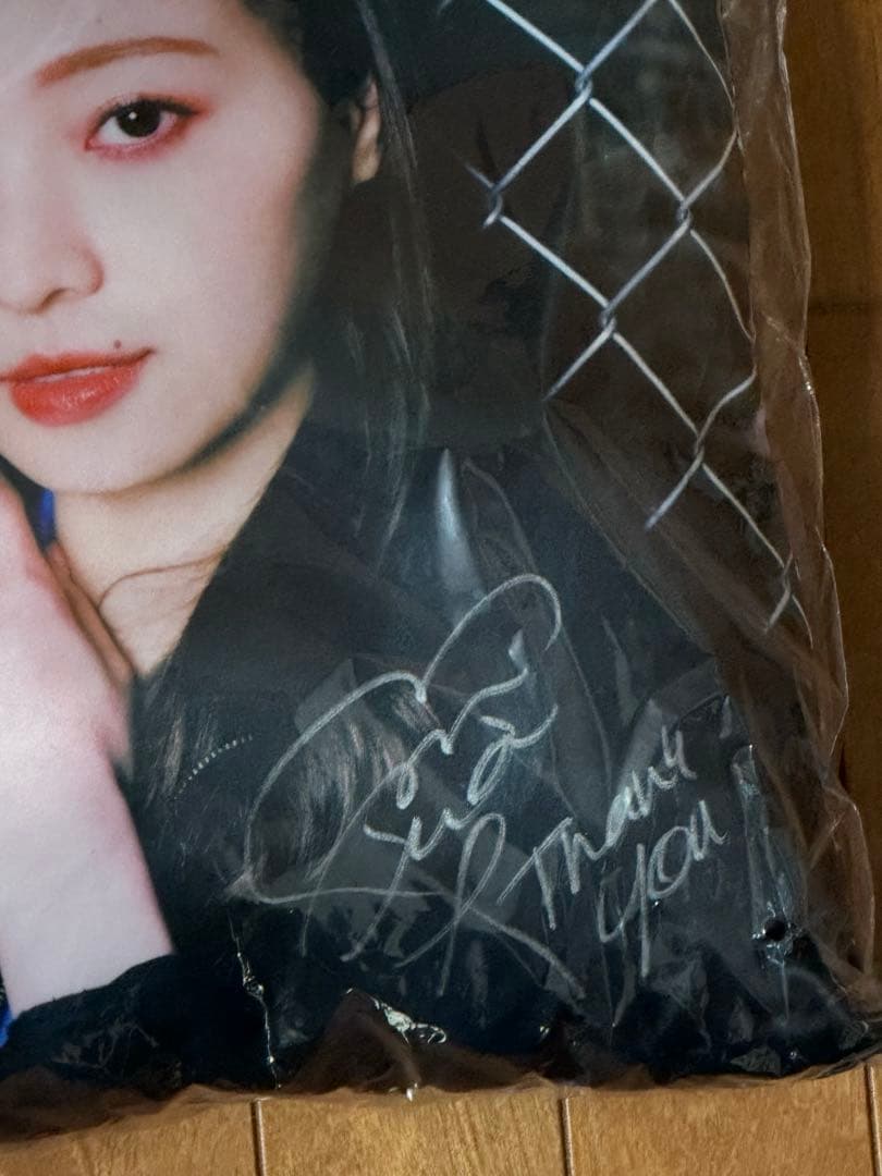 石*幸様 梅澤美波　直筆サイン入りクッション