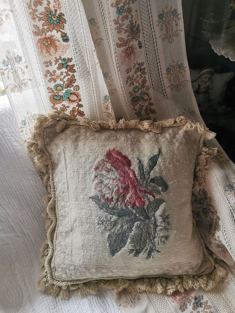 アンティークニードルポイント プチポワン薔薇色の多弁の花 リネン