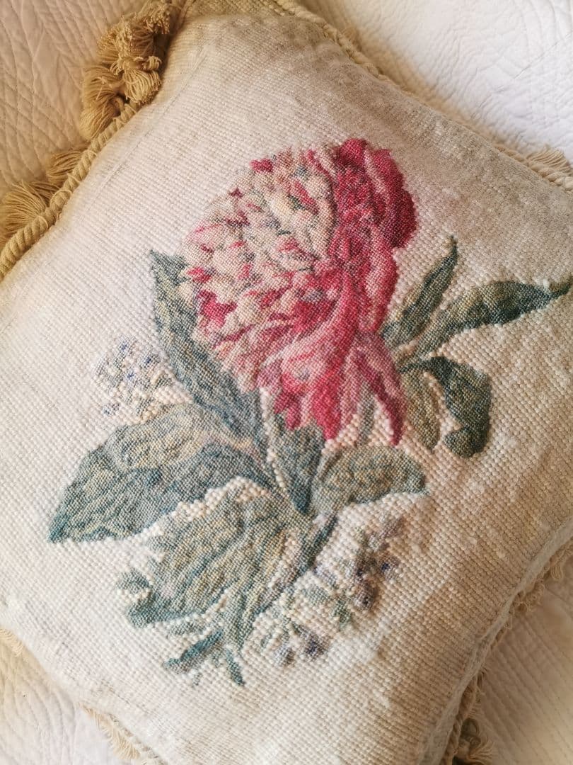 アンティークニードルポイント プチポワン薔薇色の多弁の花 リネン