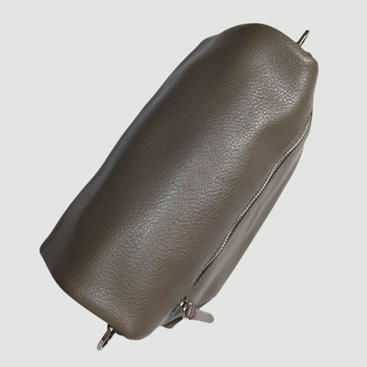 未使用品 nouer ヌエール ボトムエンボスロゴバッグ ショルダーバッグ