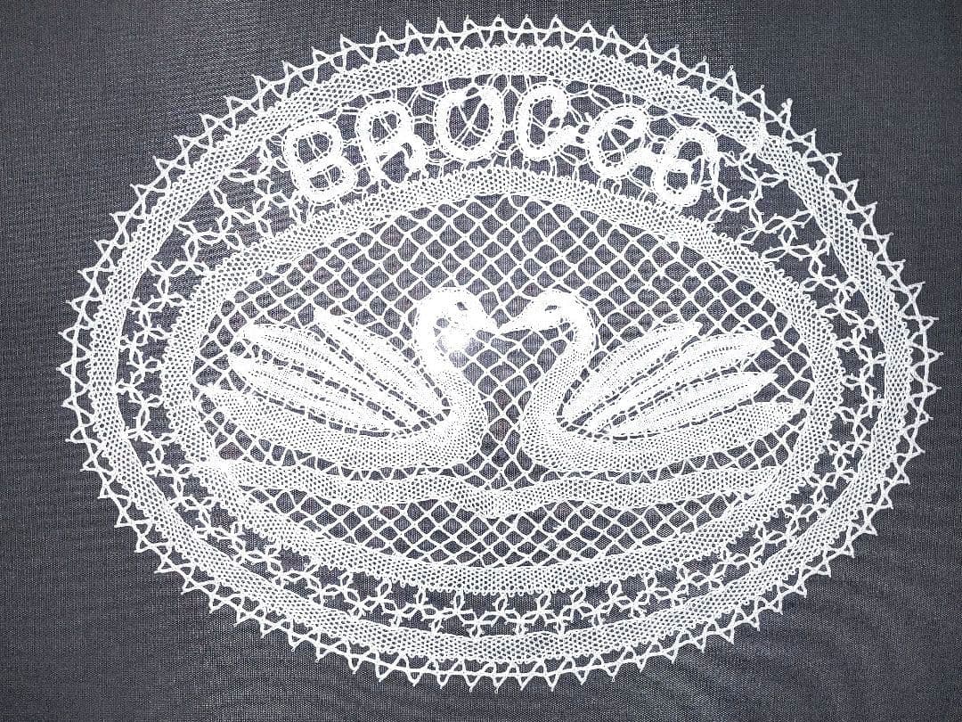 スワン刺繍　額装　ベルギー　ニュートン額縁