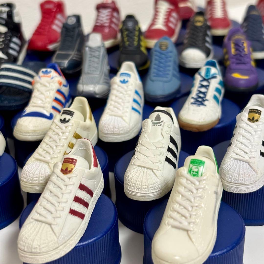 ボトルキャップ adidasスニーカー 31個 - メルカリ