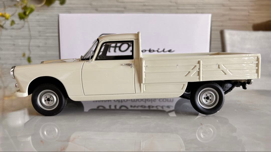 限定プライス！プジョー404 ピックアップ1/18 オットーモービル