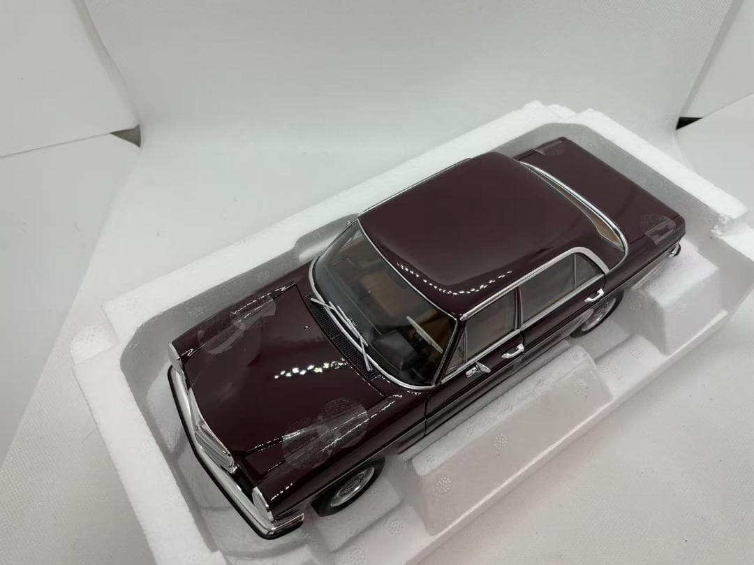 304-053 ノレブ 1/18 メルセデスベンツ 200 1968