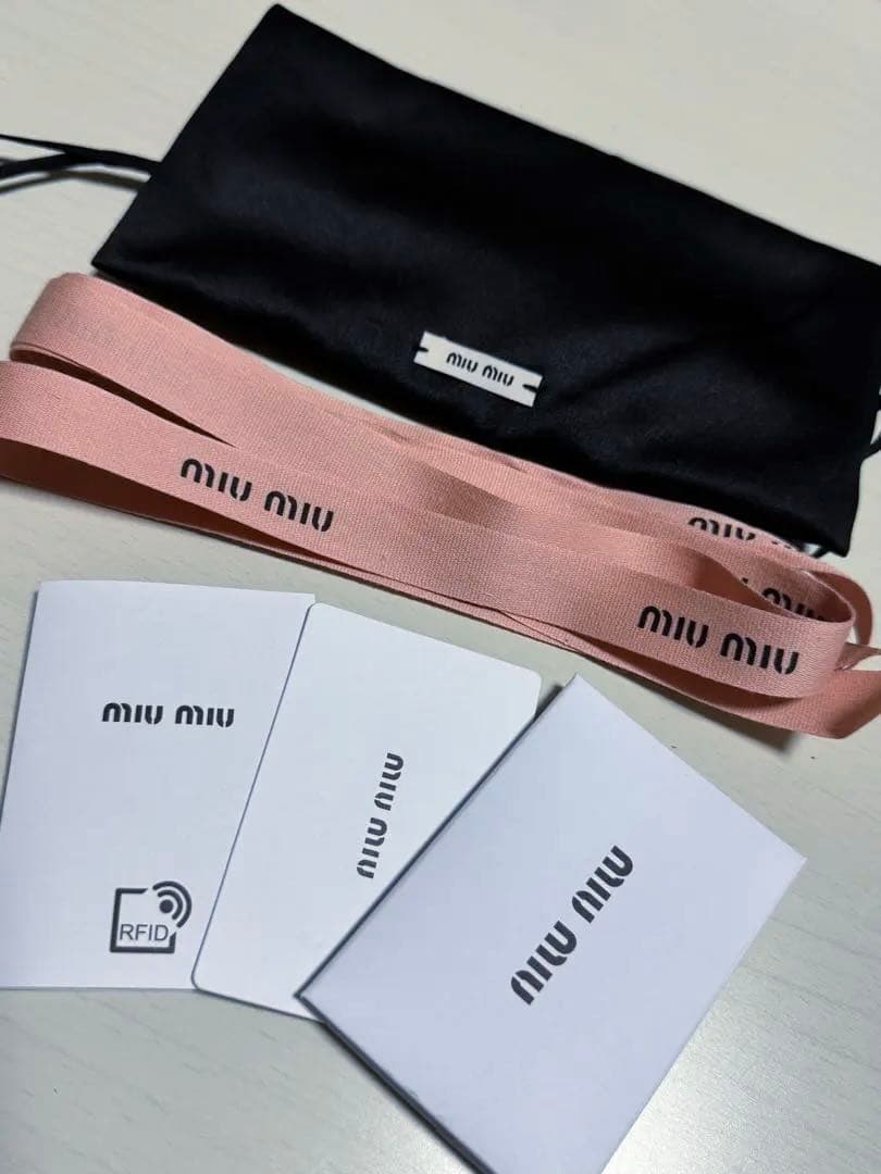 MIUMIU クリスタルカチューシャ ロゴ ビジュー ヘアアクセサリー