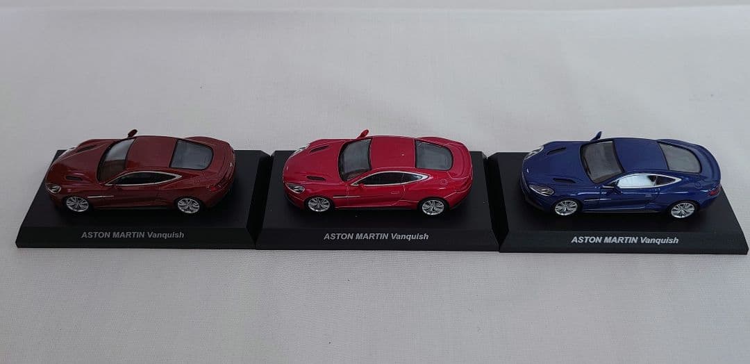 京商 1/64 アストンマーティン 25台セット　アクリルケース付き