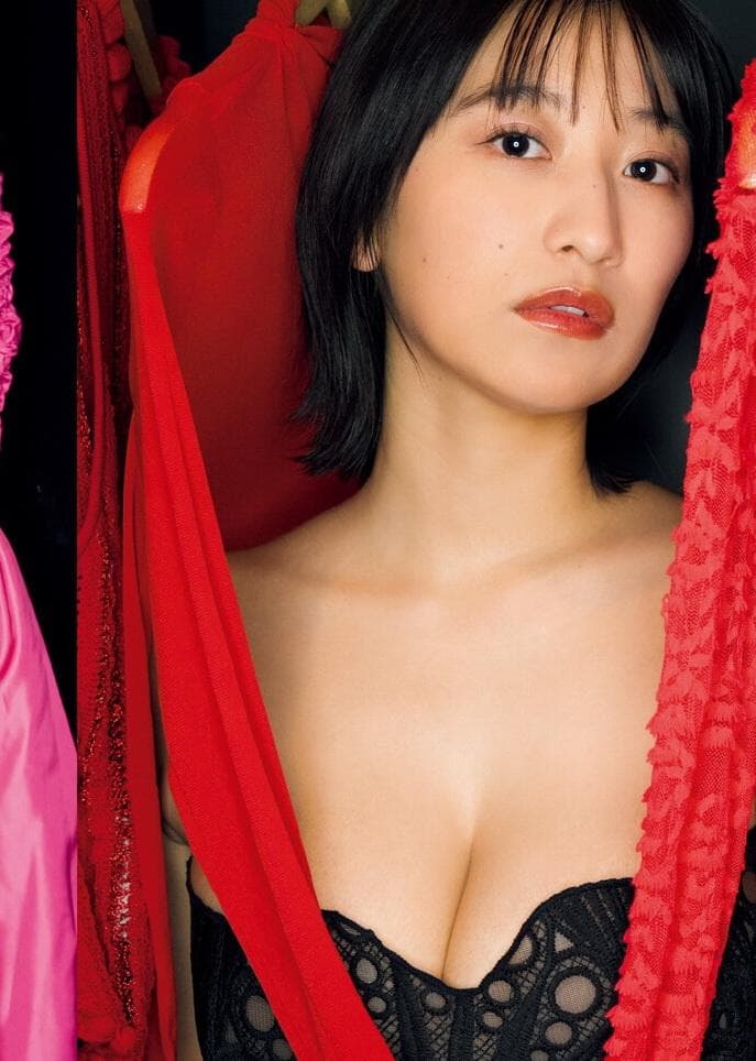 榎原依那A4サイズピンナップ１２枚