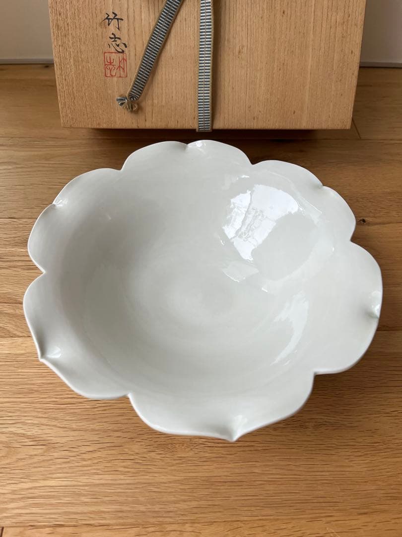 川瀬竹志造 白磁花輪花鉢 共箱 作家物 - メルカリ
