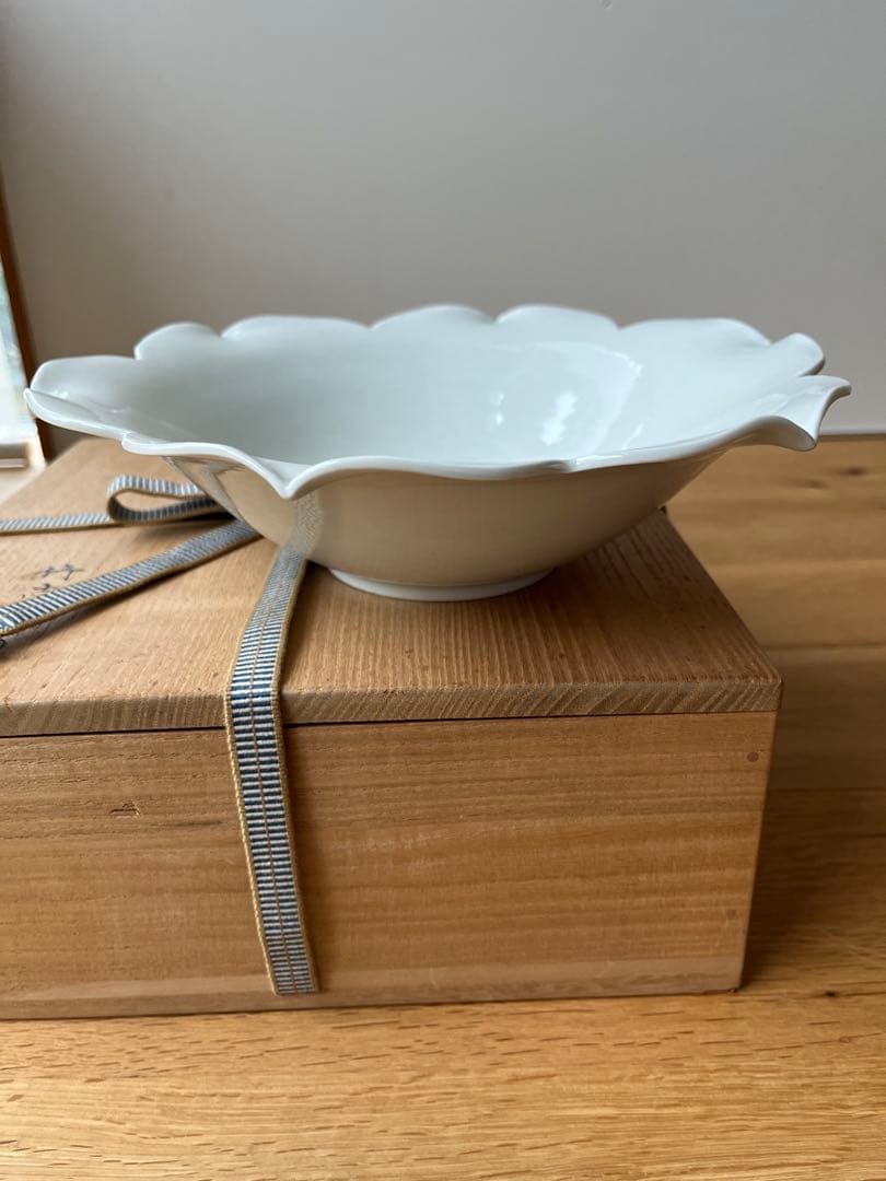 川瀬竹志造 白磁花輪花鉢 共箱 作家物 - メルカリ