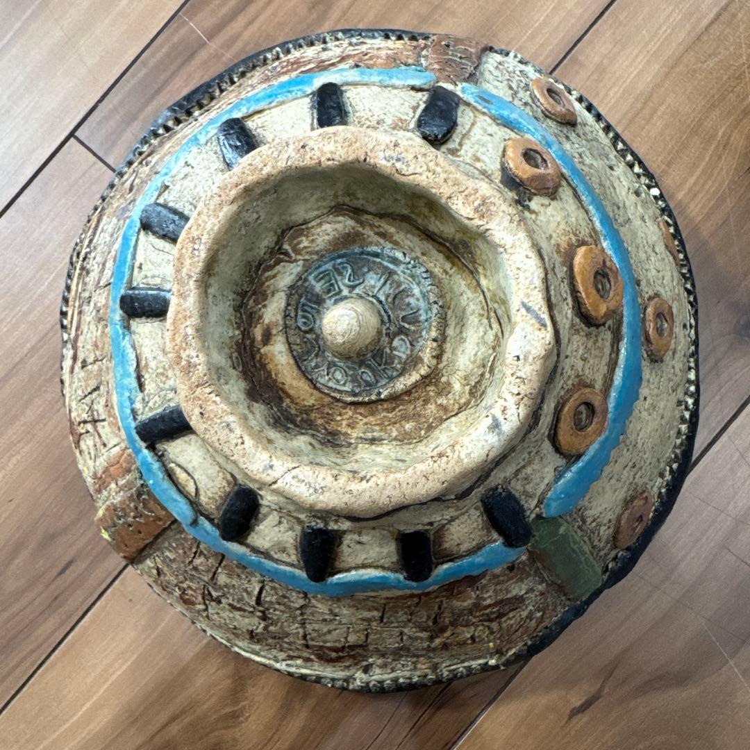 彫刻模様の陶器　ボウル