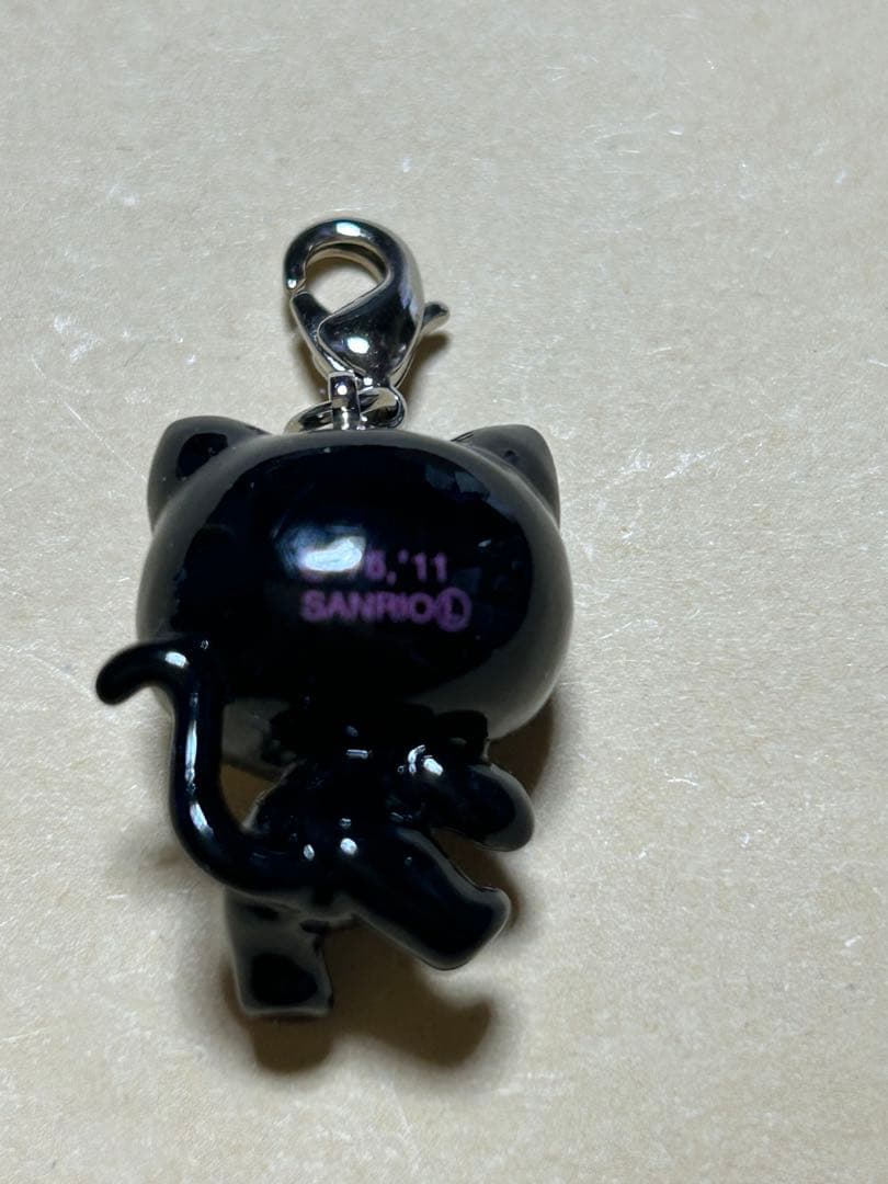 み*き様 ハローキティ　チャーム　黒猫