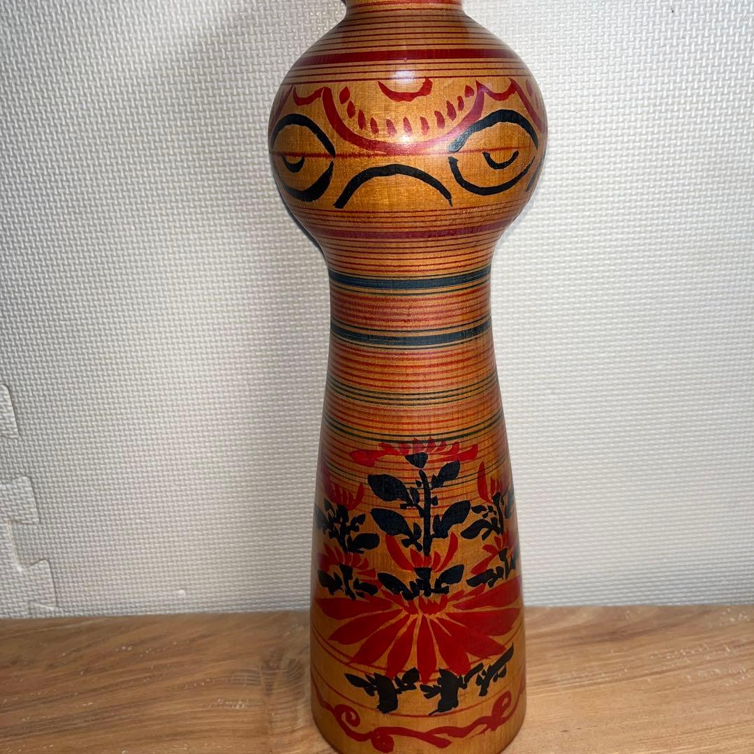 ⭕️現代の名工小椋久太郎超レア朱桂材赤色菊模様大型伝統こけし 伝統