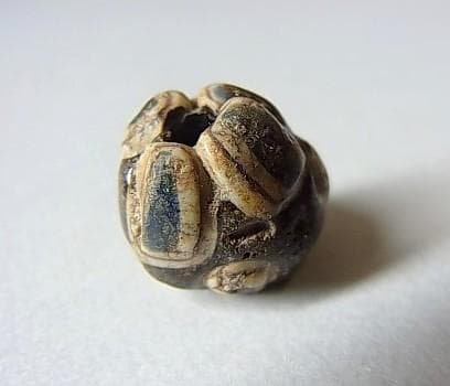 ☆G2702☆古代とんぼ玉 (A46)リアル！ 重層 8個の眼文 ガラスビーズ