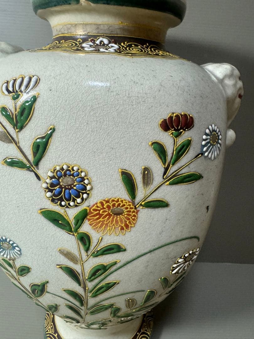 2107 明治時代 名工【寿山造】 薩摩焼 金彩色絵花蝶文 花瓶　時代物