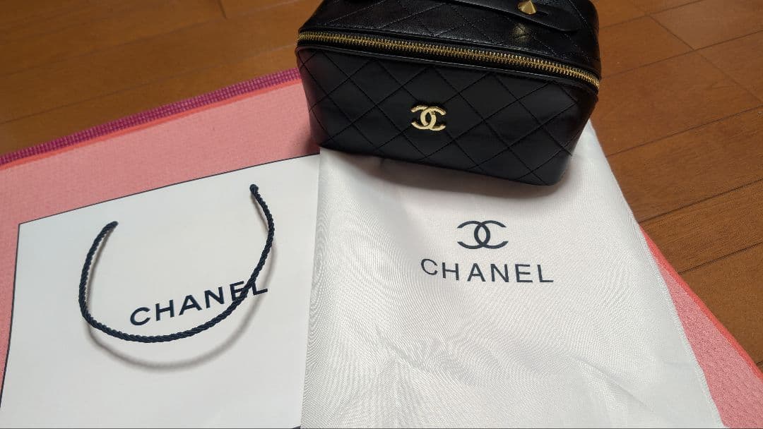 CHANEL ブラック キルティングポーチ - メルカリ