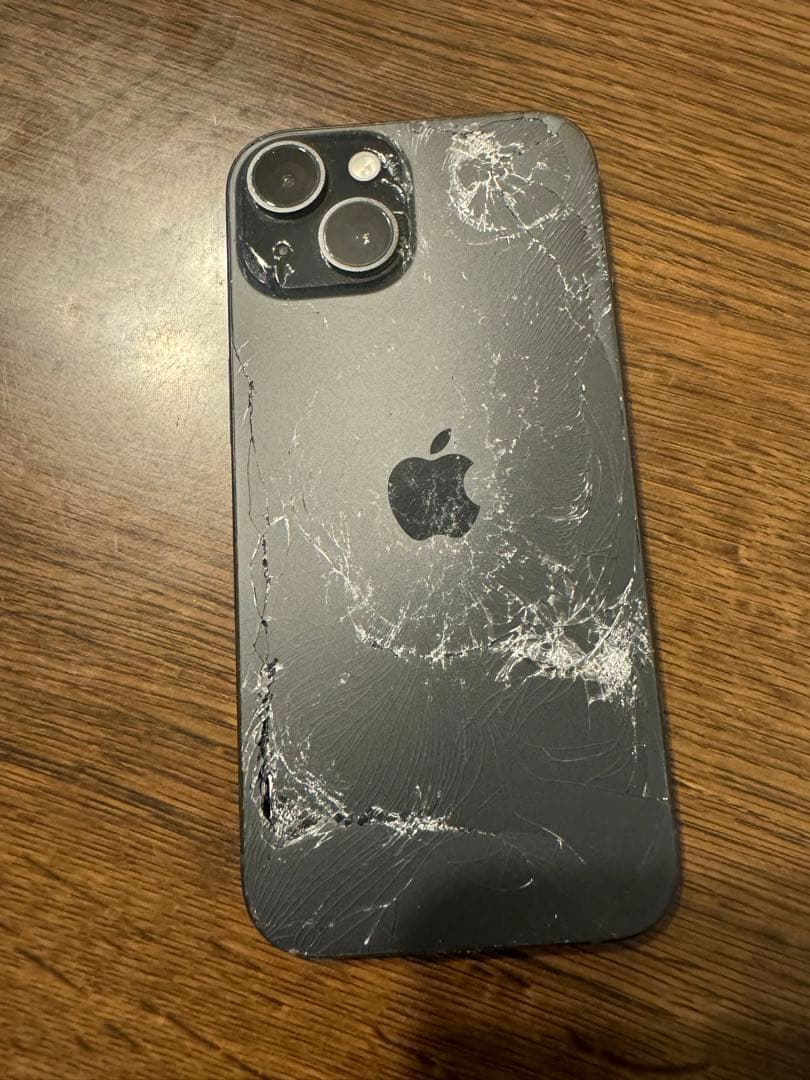 Apple iPhone 15 ブラック 画面背面ひび割れ