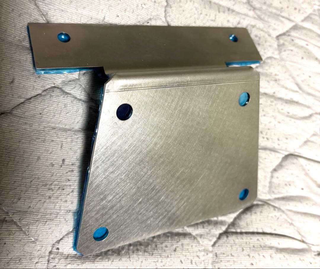 Z900RS用 フェンダーレスブラケットポリッシュ ナンバー灯無し。在庫