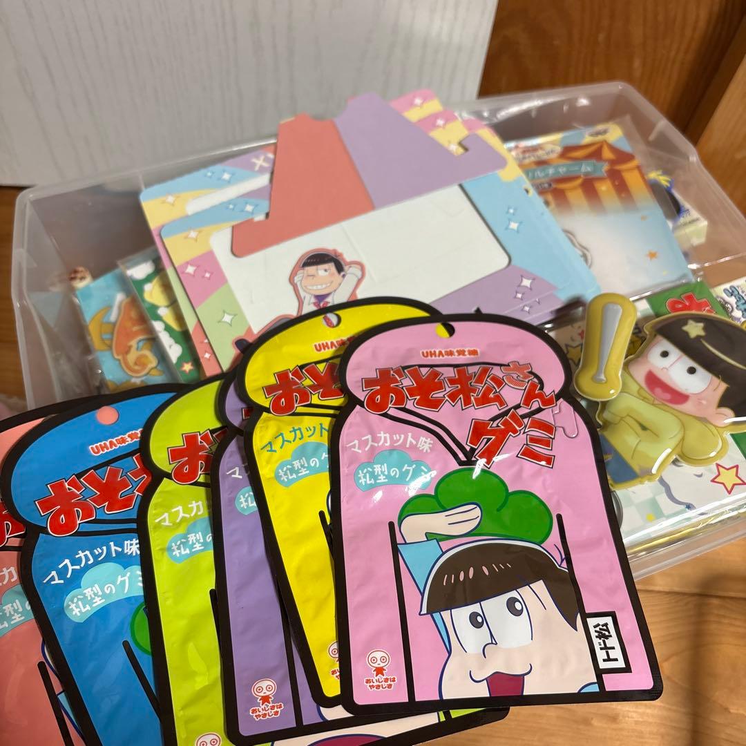 アニメグッズまとめ 美品　缶バッジ ストラップ ほぼ おそ松さん 即購入〇