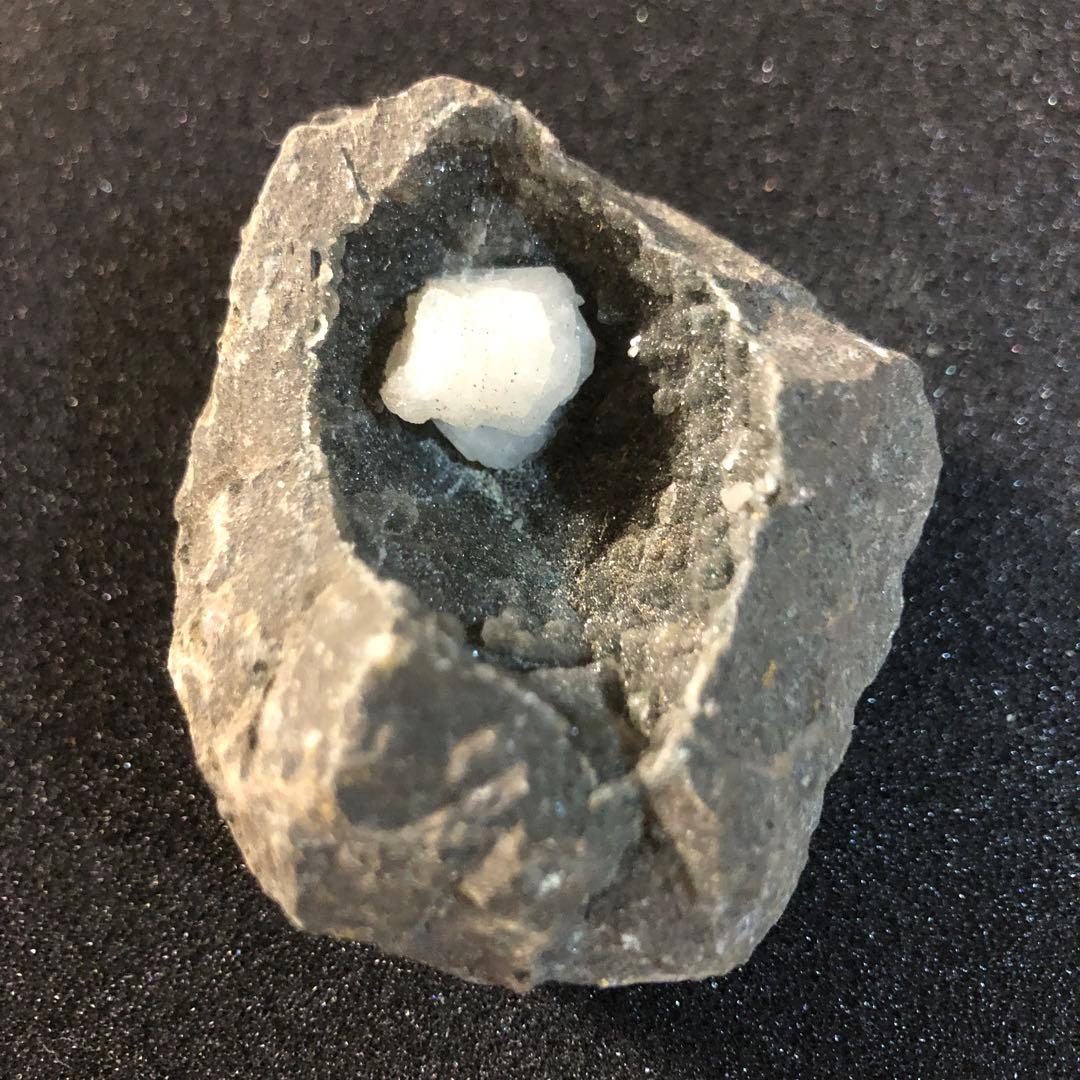 カルサイト鉱石 母岩付き 166.43g カルサイト（方解石） | つぐこみねらる