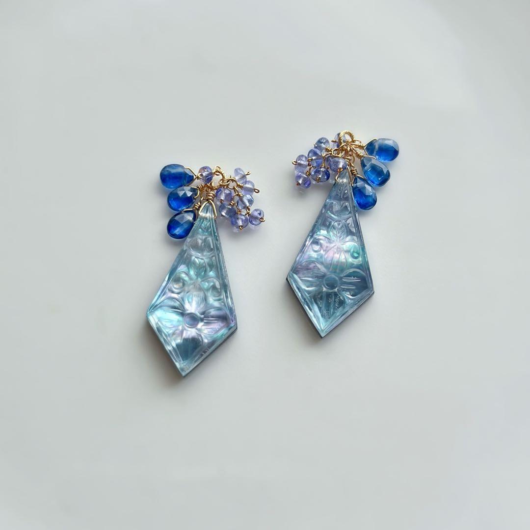 ラピスラズリ×マザーオブパール×水晶カービングピアスチャーム