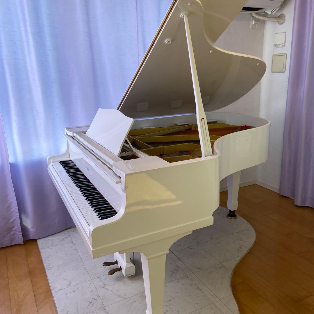 YAMAHAグランドピアノホワイト88鍵盤 防音パネル付き
