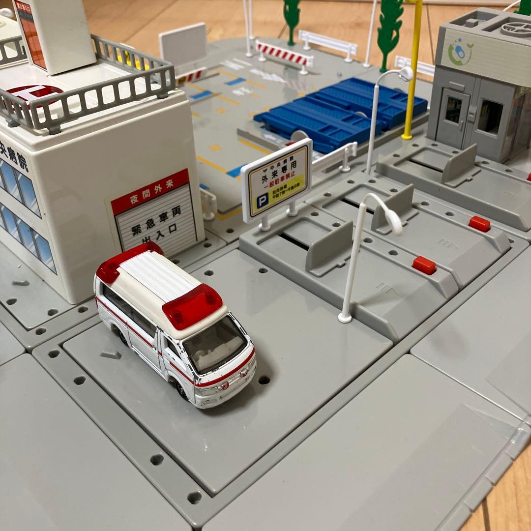 トミカタウン 病院 駐車場　薬局　トミカ