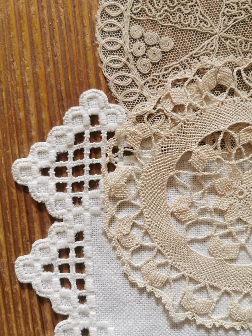 アンティークノルウェー ハーダンガー刺繍レース 十字架クロス型