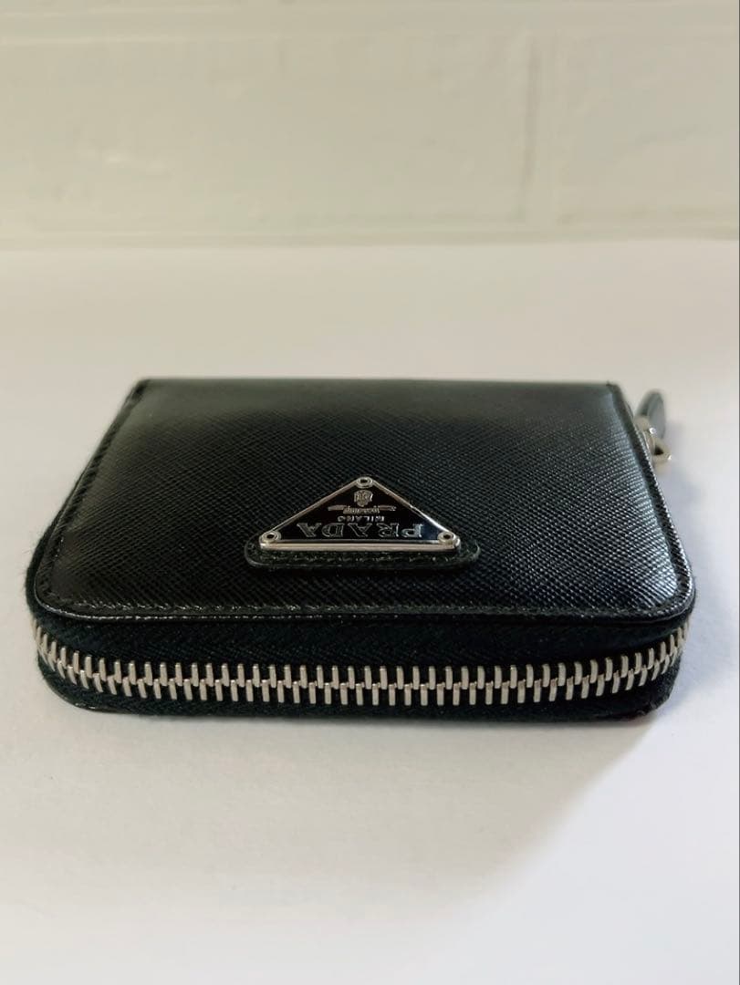 プラダ　PRADA ケース　黒　ラウンドファスナー　三角ロゴ