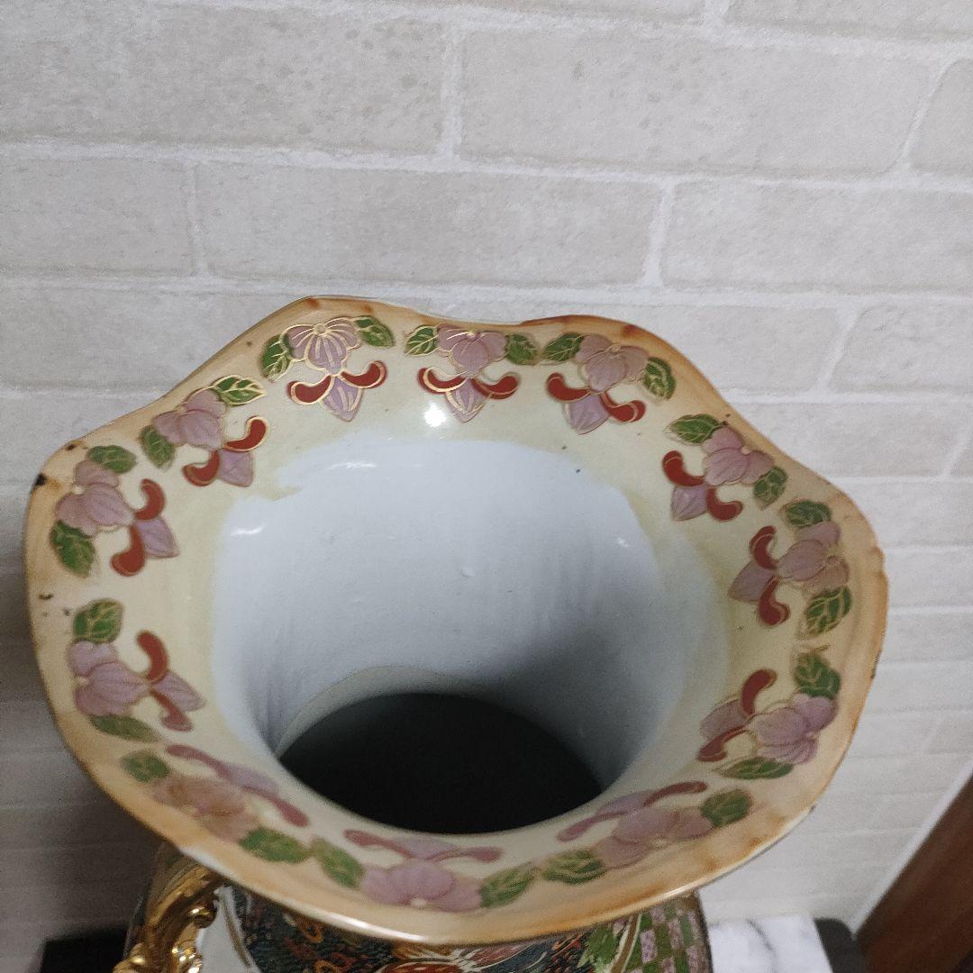 中国美術 大型飾り壺 双耳大花瓶 金彩 美人画 花鳥蝶 豪華爛漫